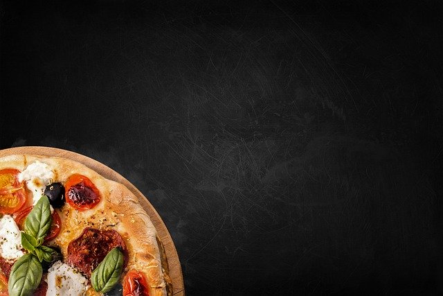 Come fare la pizza in casa: ricetta e consigli utili